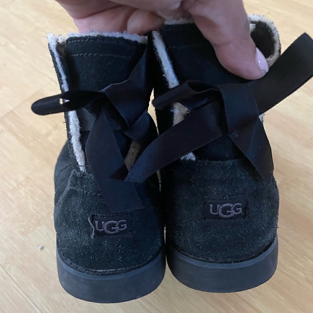 𝅺ugg Sz4 Cecile back bow side zip bootie - Picture 3 of 7